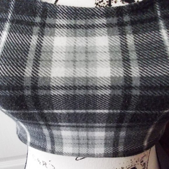 💕 3/$25 💕 Kimcine Curve Crop Top - Picture 2 of 4